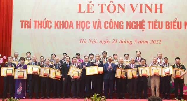 President honors scientists, calls for more contributions to national development  - ảnh 1