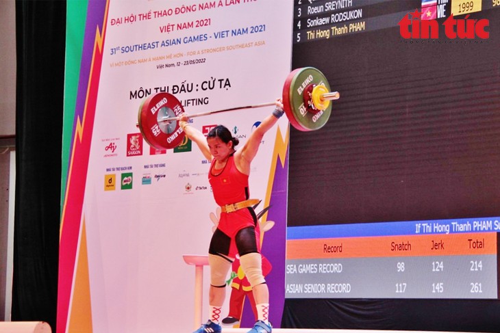 Weightlifter Pham Thi Hong Thanh sets three SEA Games records - ảnh 1