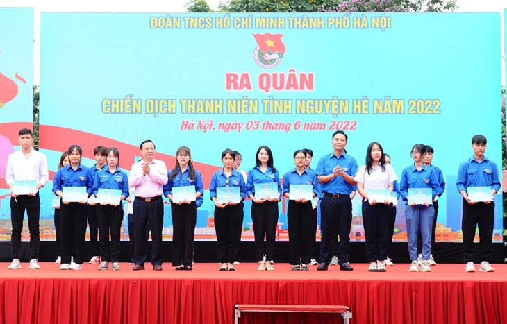 Hanoi Youth Union launches volunteer summer campaign  - ảnh 1