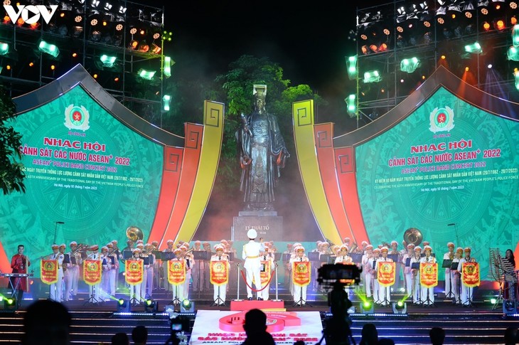 ASEAN+ Police Music Festival impresses Hanoians  - ảnh 1