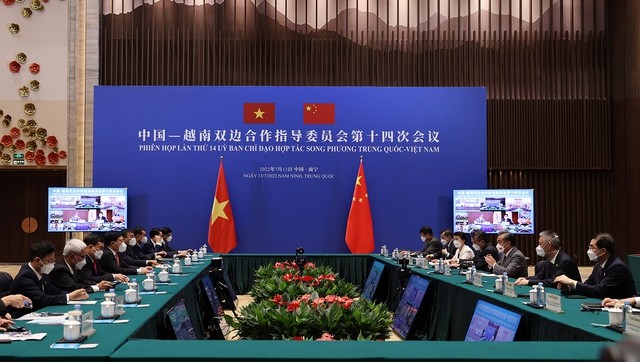 Vietnam, China agree to effectively implement bilateral cooperation  - ảnh 1