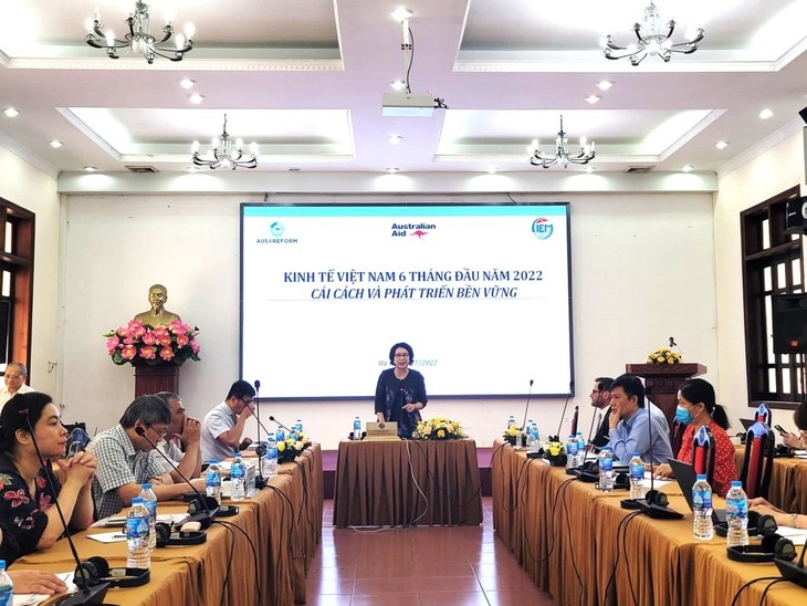 Think tank updates Vietnam's economic outlook 2022 at 6.9% growth  - ảnh 1