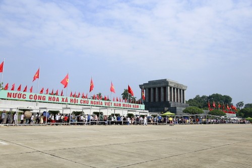 29,000 people visit  Ho Chi Minh Mausoleum on National Day  - ảnh 1