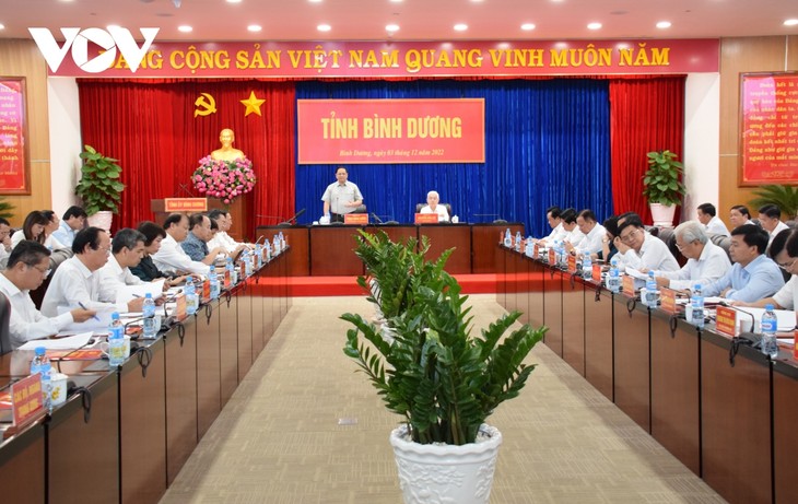 PM works with Binh Duong on public investment disbursement, economic recovery - ảnh 1