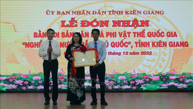 Phu Quoc fish sauce making recognized as National Intangible Heritage  - ảnh 1