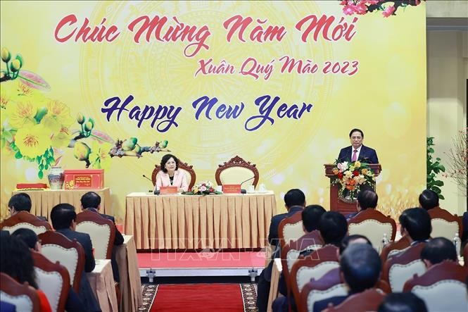 Banking sector needs to react to policies in a timely manner, says PM - ảnh 1
