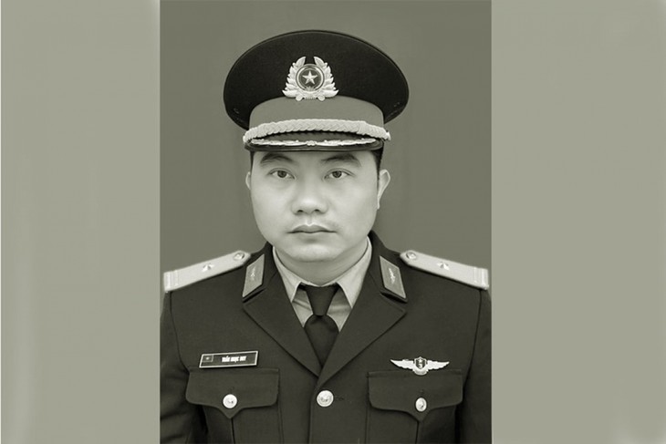 Pilot killed in military aircraft crash awarded Fatherland Protection Order - ảnh 1