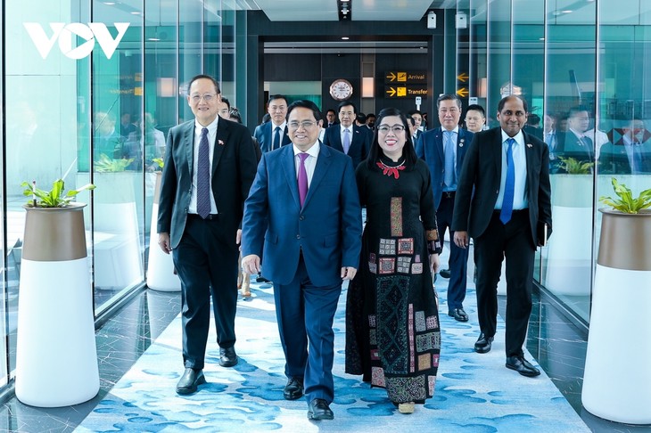PM ends official visit to Singapore, heads to Brunei - ảnh 1