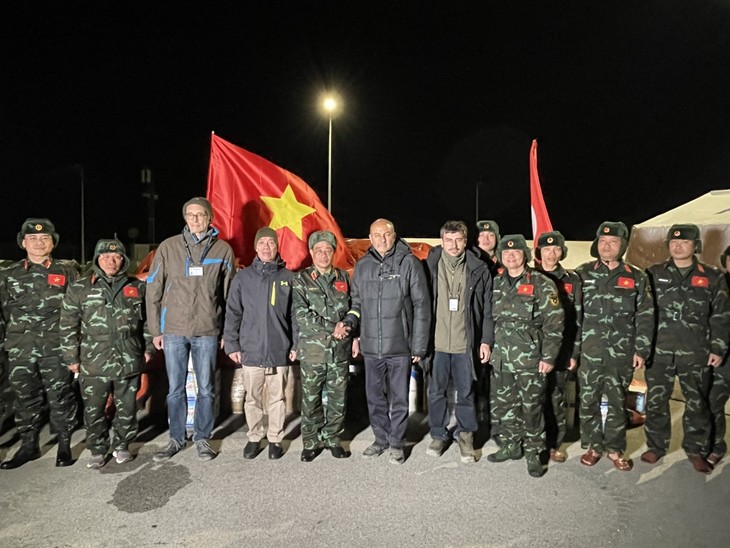 Vietnam People's Army rescue team give relief aid to Turkey - ảnh 1