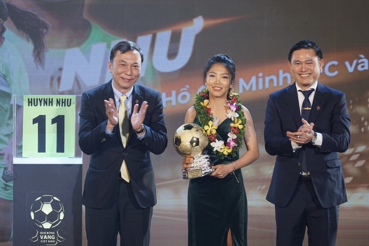 Van Quyet and Huynh Nhu win Vietnam Golden Ball 2022 - ảnh 2