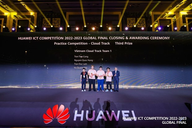 Vietnamese students win third prize at Huawei ICT Competition  - ảnh 1