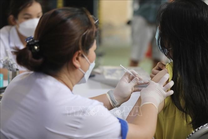 Vietnam records 1,232 cases of COVID-19 on May 31 - ảnh 1