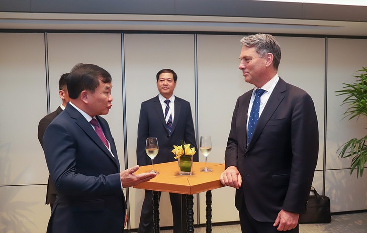 Vietnam attends Shangri-La Dialogue in Singapore - ảnh 3