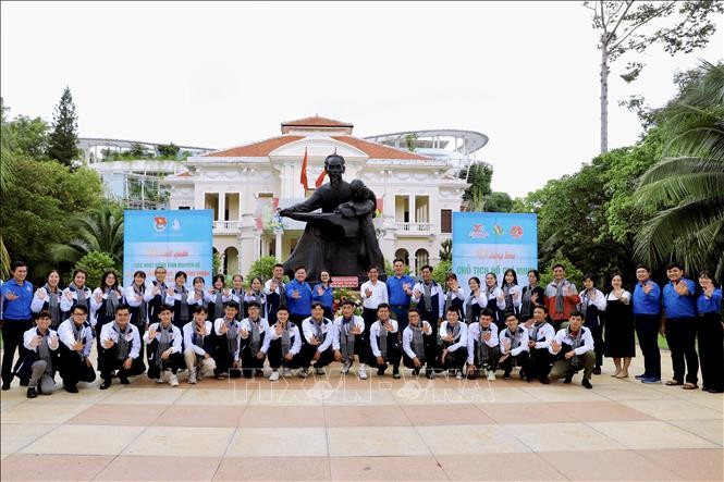 Ho Chi Minh City young volunteers’ mission in Phu Quy island district - ảnh 1
