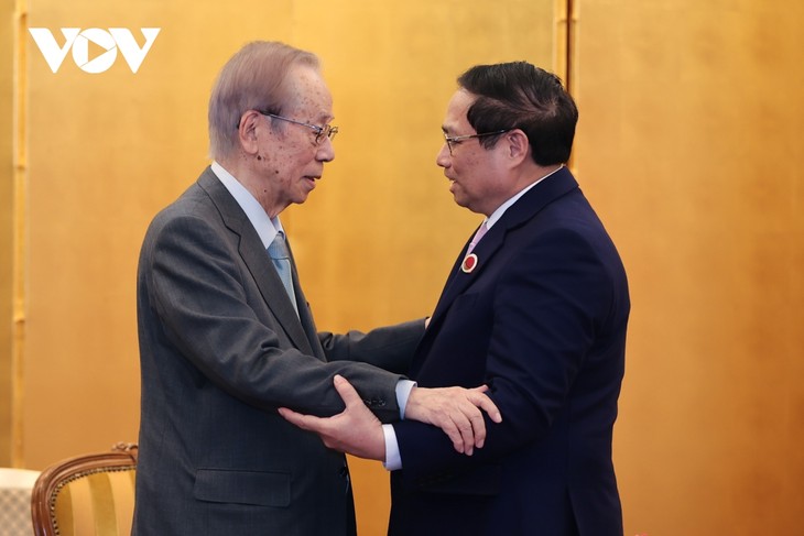 PM Pham Minh Chinh receives former Japanese PM Fukuda Yasuo - ảnh 1