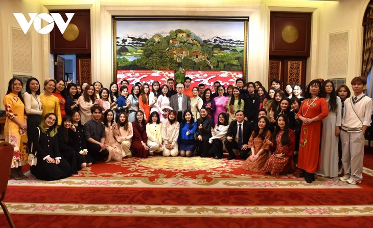 Lunar New Year get-together held for Vietnamese community in China  - ảnh 1