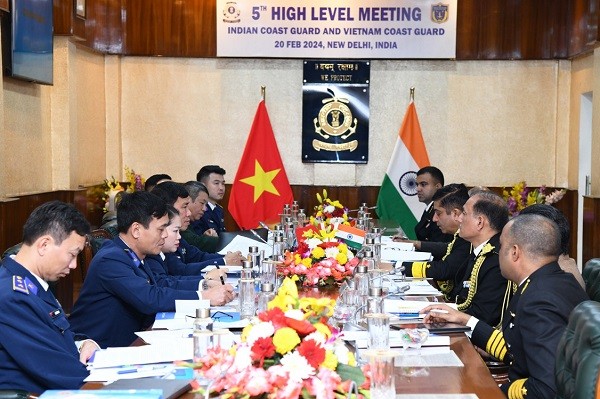 Vietnam, India coast guards meet on strengthening cooperation - ảnh 1