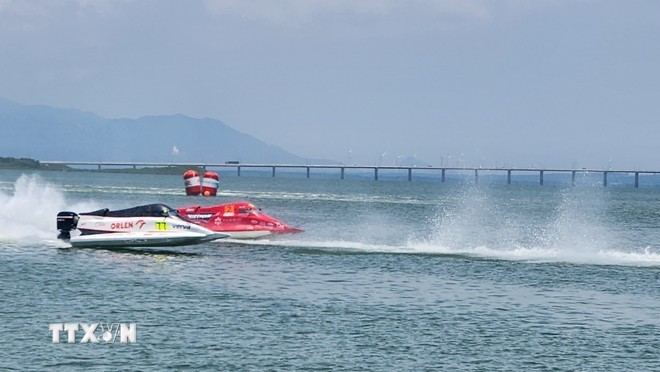 World’s powerboat race Grand Prix thrills spectators in Binh Dinh  - ảnh 1