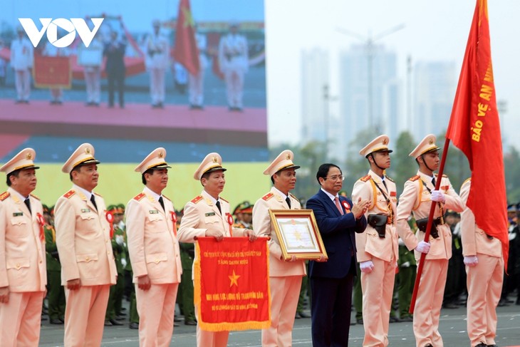 PM addresses ceremony marking 50 years of Mobile Police force - ảnh 2