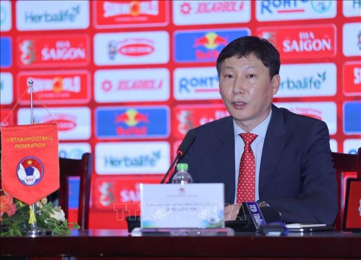 Head coach Kim Sang-sik makes debut appearance  - ảnh 1