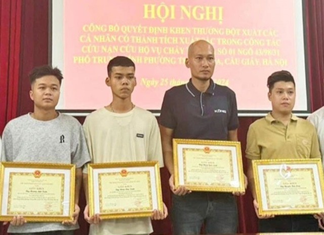 PM commends four men for saving lives in Hanoi’s deadly fire - ảnh 1