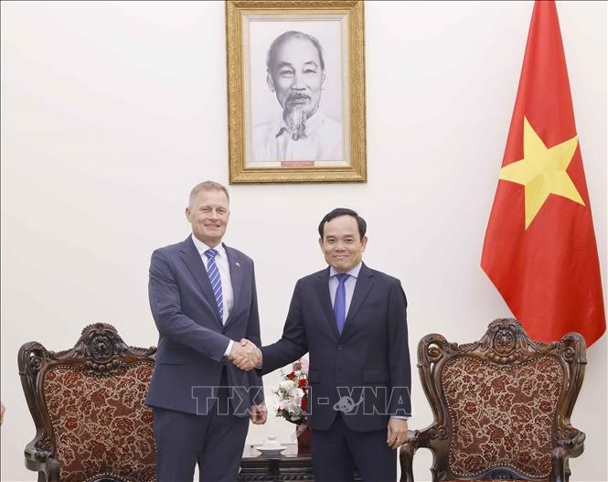 Deputy PM praises LEGO plant in Binh Duong province as a model for foreign investment attraction - ảnh 1