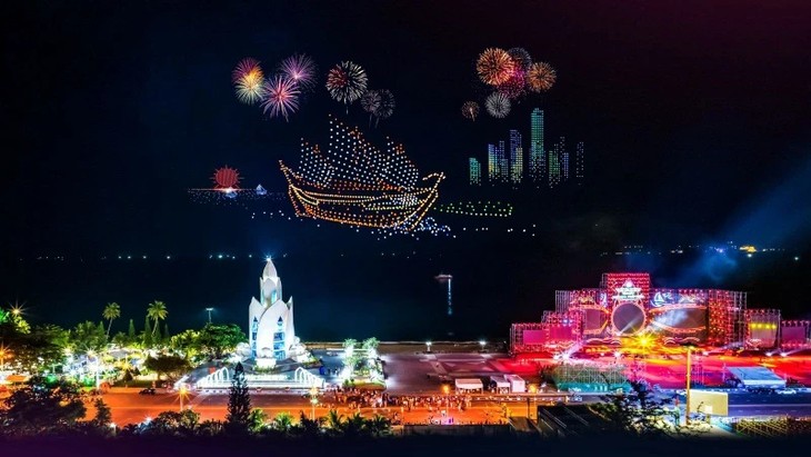 Vietnam’s first drone light competition to dazzle Nha Trang city  - ảnh 1