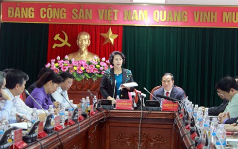 越南国会主席阮氏金银监督海阳省选举准备工作 - ảnh 1