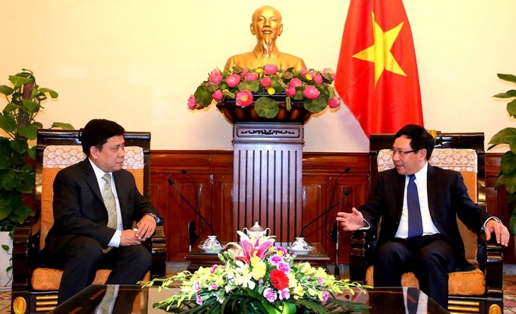 越南政府副总理兼外交部长范平明会见泰国和菲律宾驻越大使 - ảnh 2