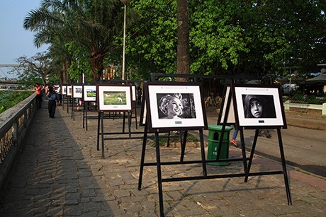 2016年越南第二次摄影作品展暨交易会在河内开幕 - ảnh 1