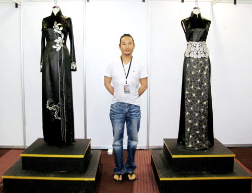 越南设计师武越钟的作品参加在美国的时装表演 - ảnh 1