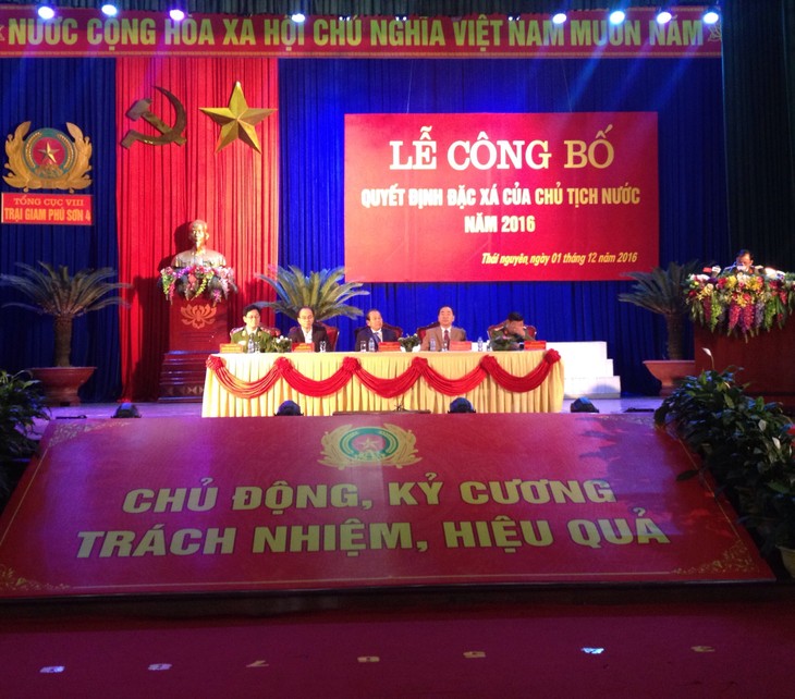 越南全国各地公布2016年国家主席特赦决定   - ảnh 1