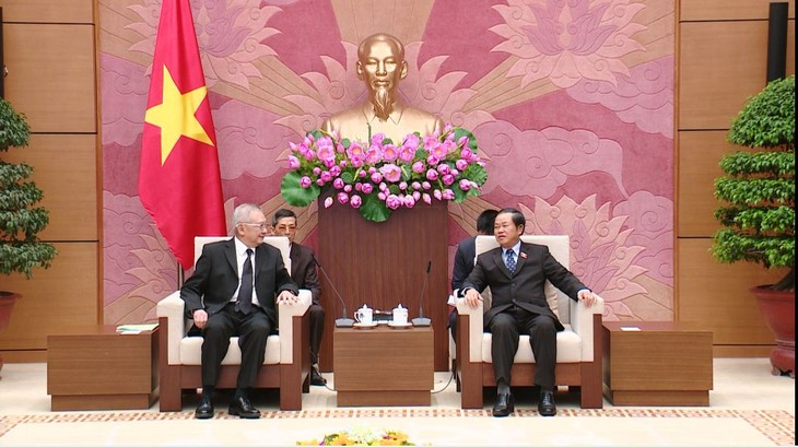 越南国会副主席杜伯巳会见泰越友好议员小组主席沙革猜   - ảnh 1
