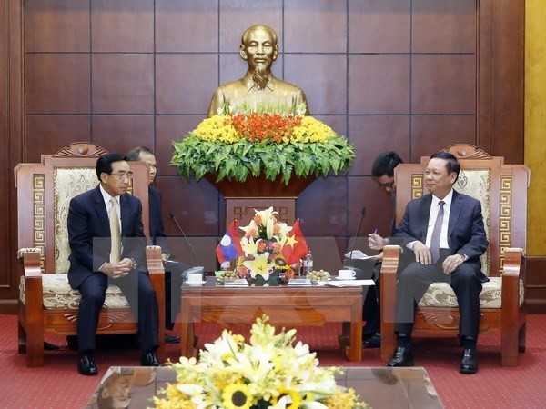 老挝国家副主席潘坎•维帕万访问和平省   - ảnh 1