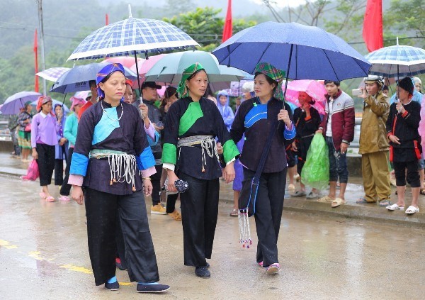 高平省侬族同胞的传统服装 - ảnh 1