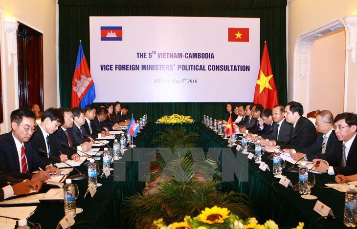 เปิดการประชุมทาบทามทางการเมืองระดับรัฐมนตรีช่วยว่าการกระทรวงต่างประเทศเวียดนาม – กัมพูชาครั้ที่ 5 - ảnh 1