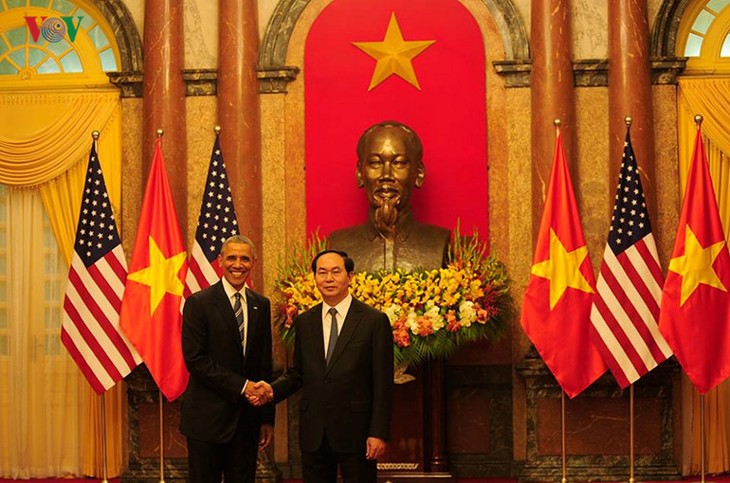 ประธานาธิบดีสหรัฐ บารัค โอบามา เดินทางเยือนเวียดนามอย่างเป็นทางการ - ảnh 4