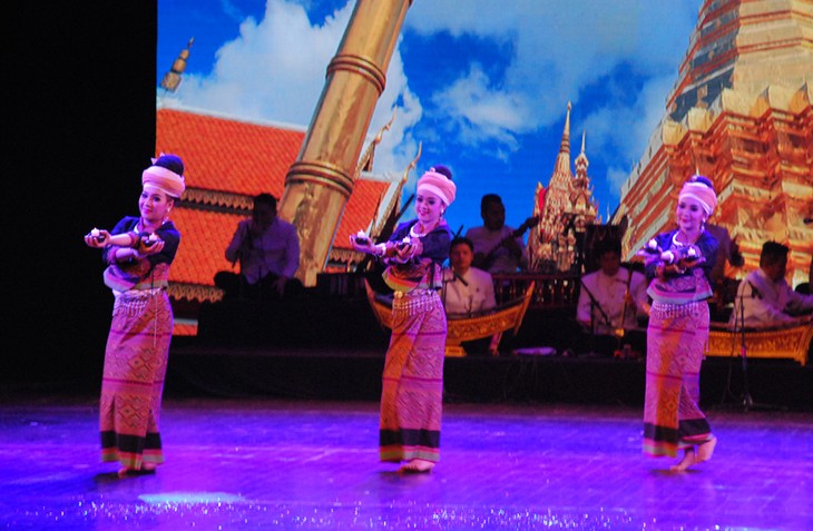 งานวันวัฒนธรรมไทยในเวียดนาม - ảnh 30
