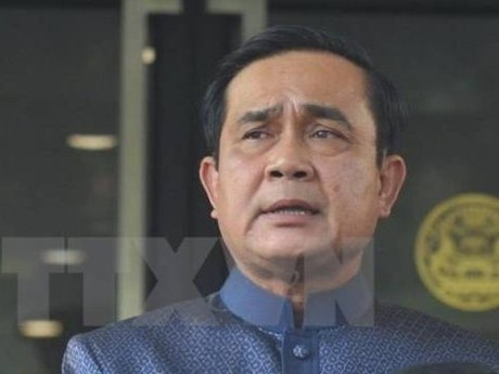 นายกรัฐมนตรีไทยให้ความมั่นใจแก่ประชาชนหลังเกิดเหตุระเบิดหลายครั้ง - ảnh 1