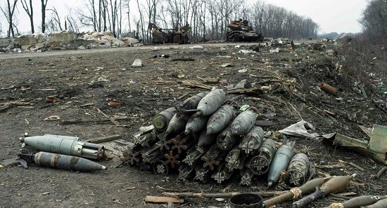 ปรากฏอาวุธหนักในภาคตะวันออกของยูเครน  - ảnh 1