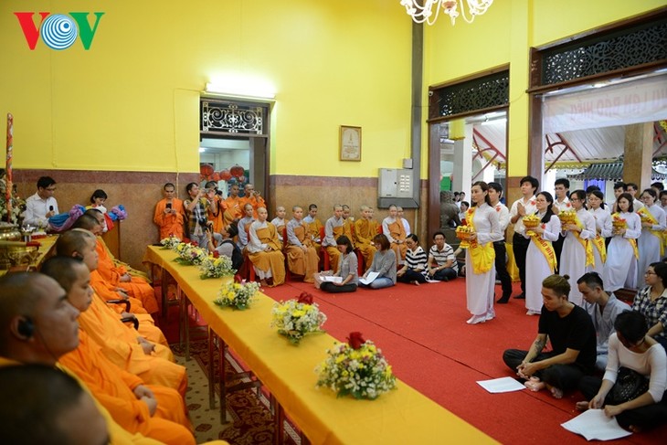 ชาวเวียดนามที่อาศัยในประเทศไทยจัดงานเทศกาลวูลาน  - ảnh 2