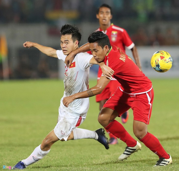 ทีมชาติเวียดนามคว้าชัยชนะนัดแรกในการแข่งขันฟุตบอลชิงแชมป์อาเซียนปี 2016  - ảnh 1