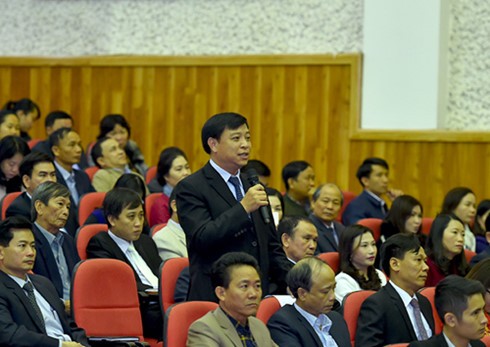 นายกรัฐมนตรีเวียดนาม เหงวียนซวนฟุ๊ก พบปะกับผู้มีสิทธิ์เลือกตั้งเมืองท่าไฮฟอง - ảnh 1