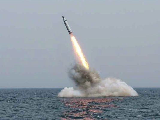 КНДР запустила две ракеты малой дальности в сторону Японского моря - ảnh 1