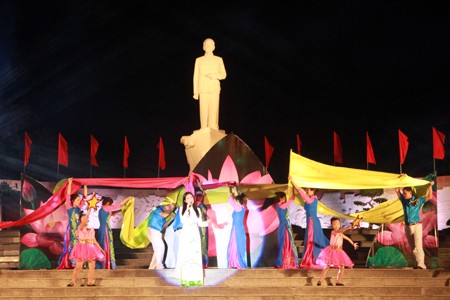 В провинции Кханьхоа отмечают 70-ю годовщину со Дня визита президента Хо Ши Мина в залив Камрань - ảnh 1