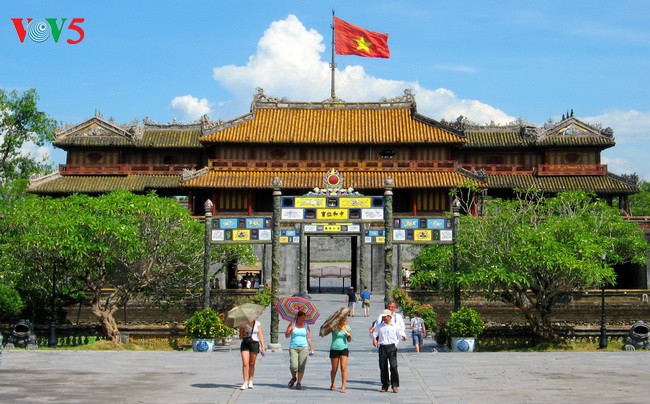 Количество зарубежных туристов, посетивших Вьетнам, достигло 5,3 млн человек - ảnh 1