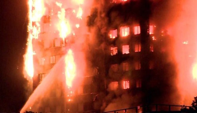 В результате пожара в высотном здании в Лондоне есть жертвы - ảnh 1