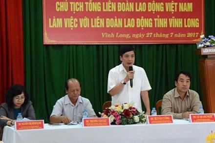 Глава Конфедерации труда Вьетнама провел рабочую встречу в провинции Виньлонг - ảnh 1
