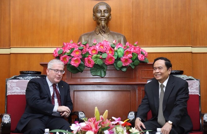 Председатель ОФВ Чан Тхань Ман принял посла Австралии во Вьетнаме - ảnh 1