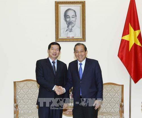 Вице-премьер СРВ Чыонг Хоа Бинь принял главу Верховного народного суда Лаоса - ảnh 1